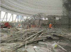 電廠工地坍塌已致74人遇難 傷亡為何如此慘重？